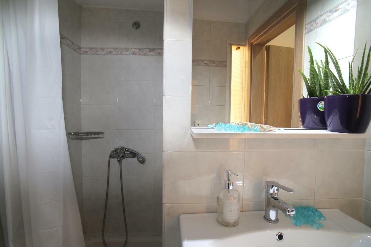Apartment Stylish Modern Apartment, Nilie Hospitality Mgmt