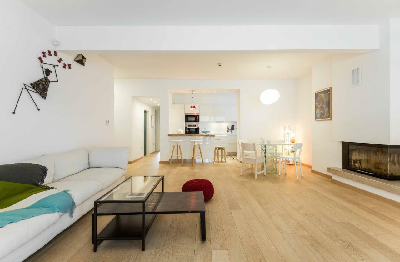 Stylish 3-bedroom & Terrace Apartment