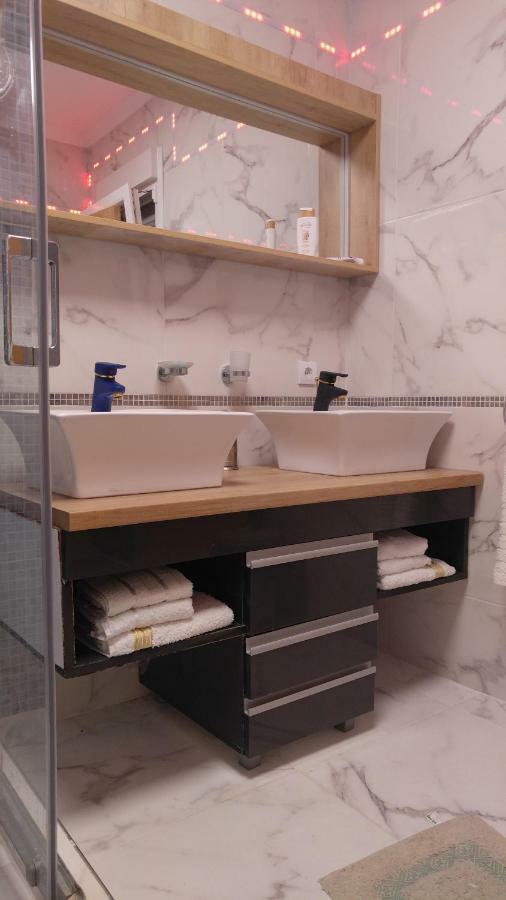 Relax In 90sqm Close To Airport ,shoping,embriolab Seaside Apartment Thessaloniki