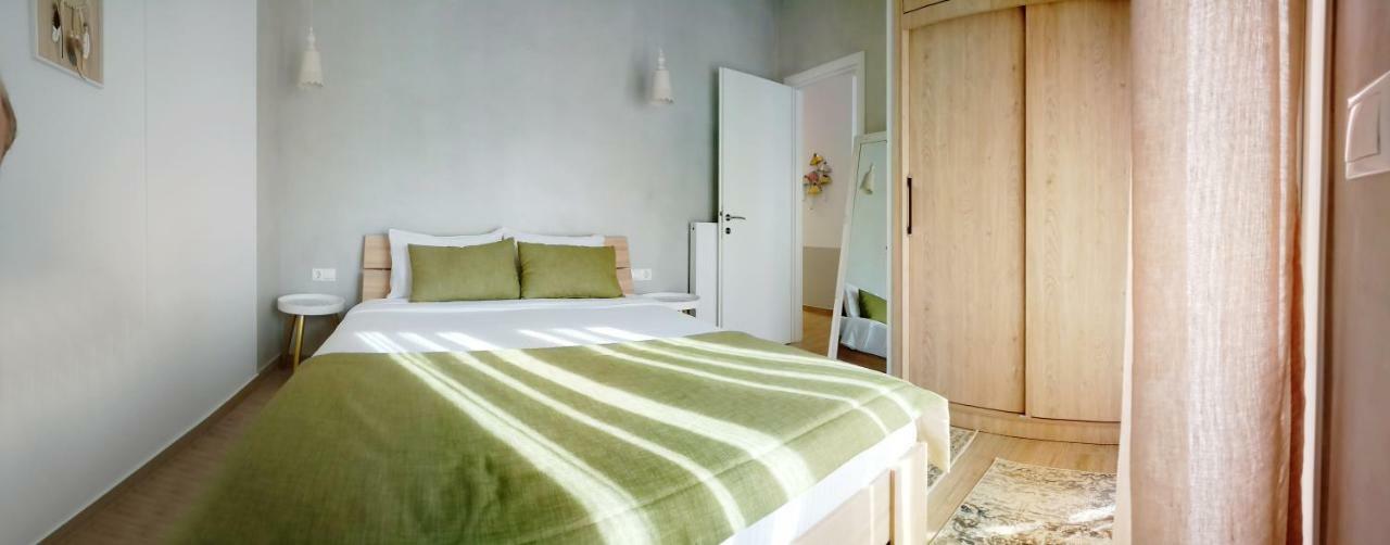 Cosmos N Armonia Apts. *