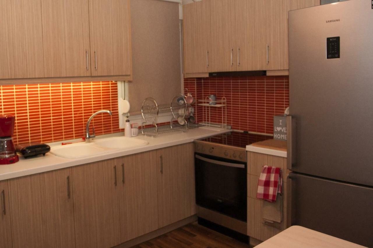 Stylish Zoi's Next To Helexpo, White Tower Daire *