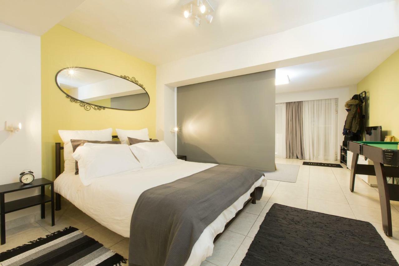 Railway Station Studio Apartment *
