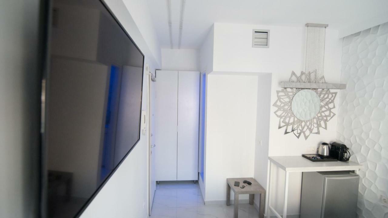 Petite Palace Aristotelous 3 Apartment