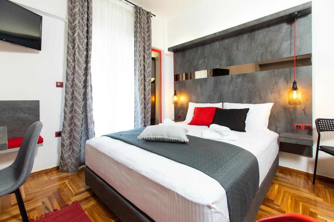 Downtown Luxury Boutique : The Red *