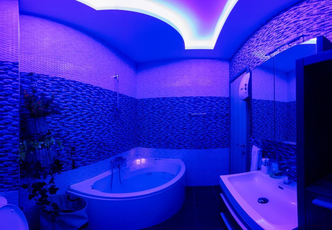 Sonias Central Jacuzzi Apartment,100mbps *
