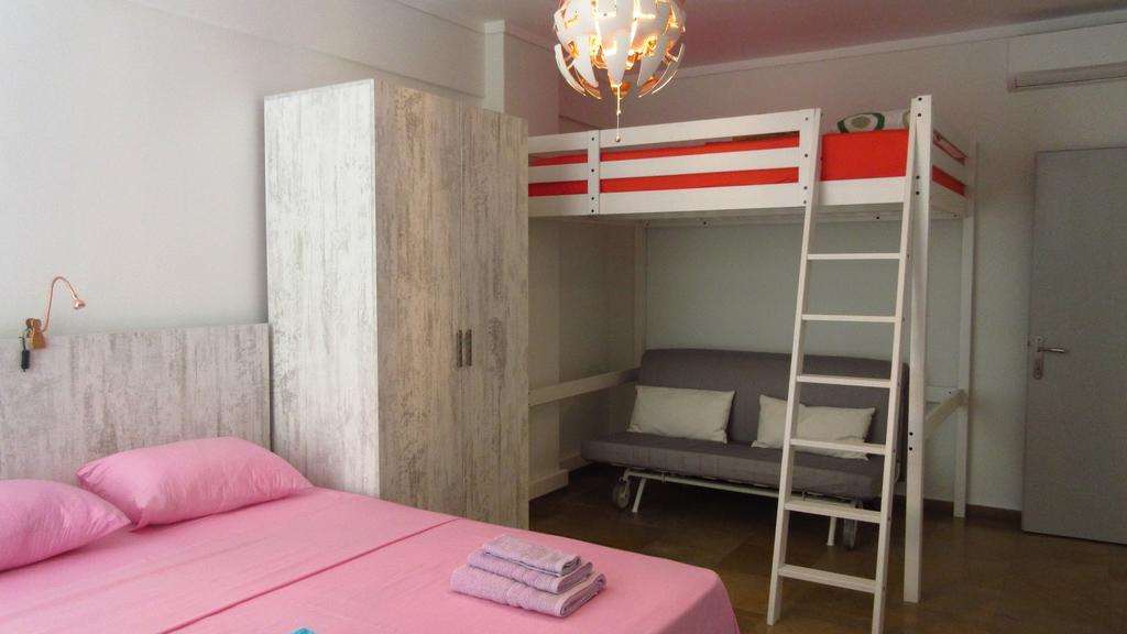 Delmare Aristotelous 7