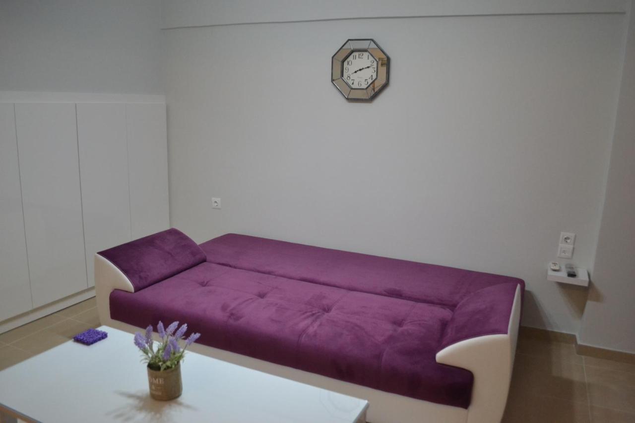La Petite Maison Nicole Selanik