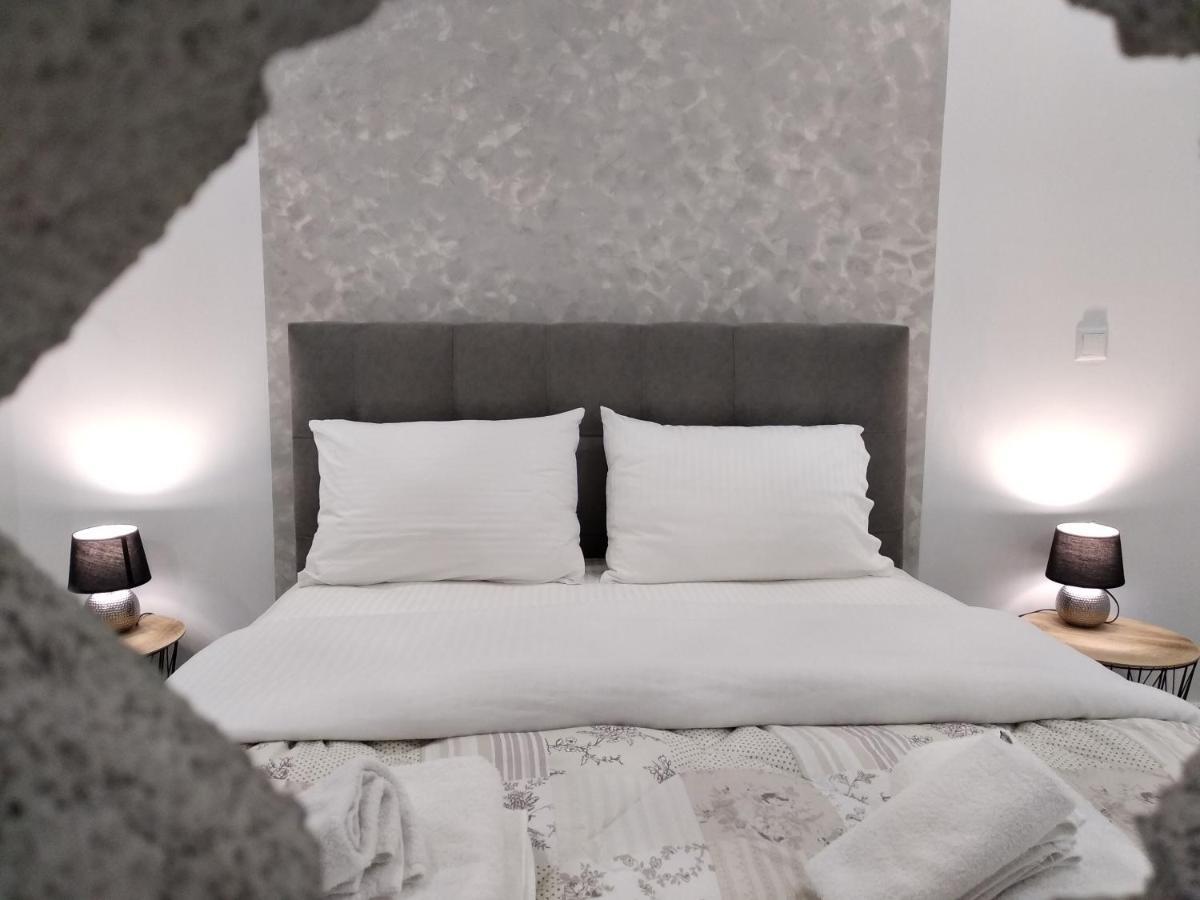 Navarino Jacuzzi Studio Apartment *