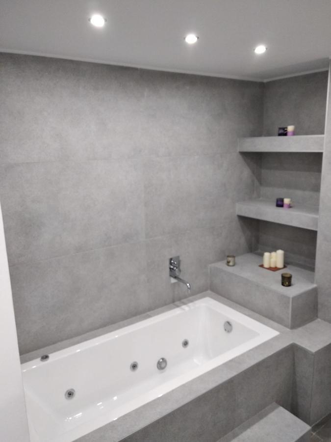 Navarino Jacuzzi Studio Apartment Thessaloniki
