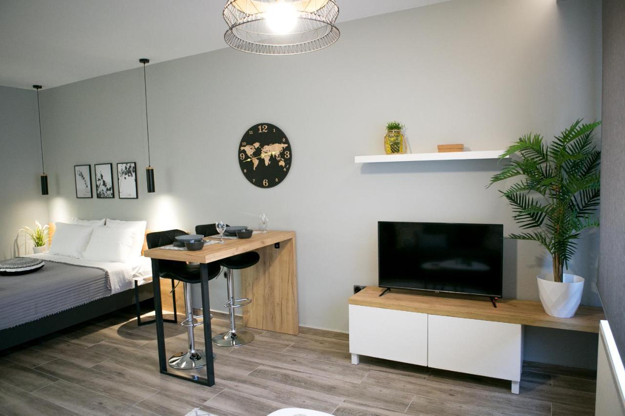 Sts Eight 6.2 Apartment