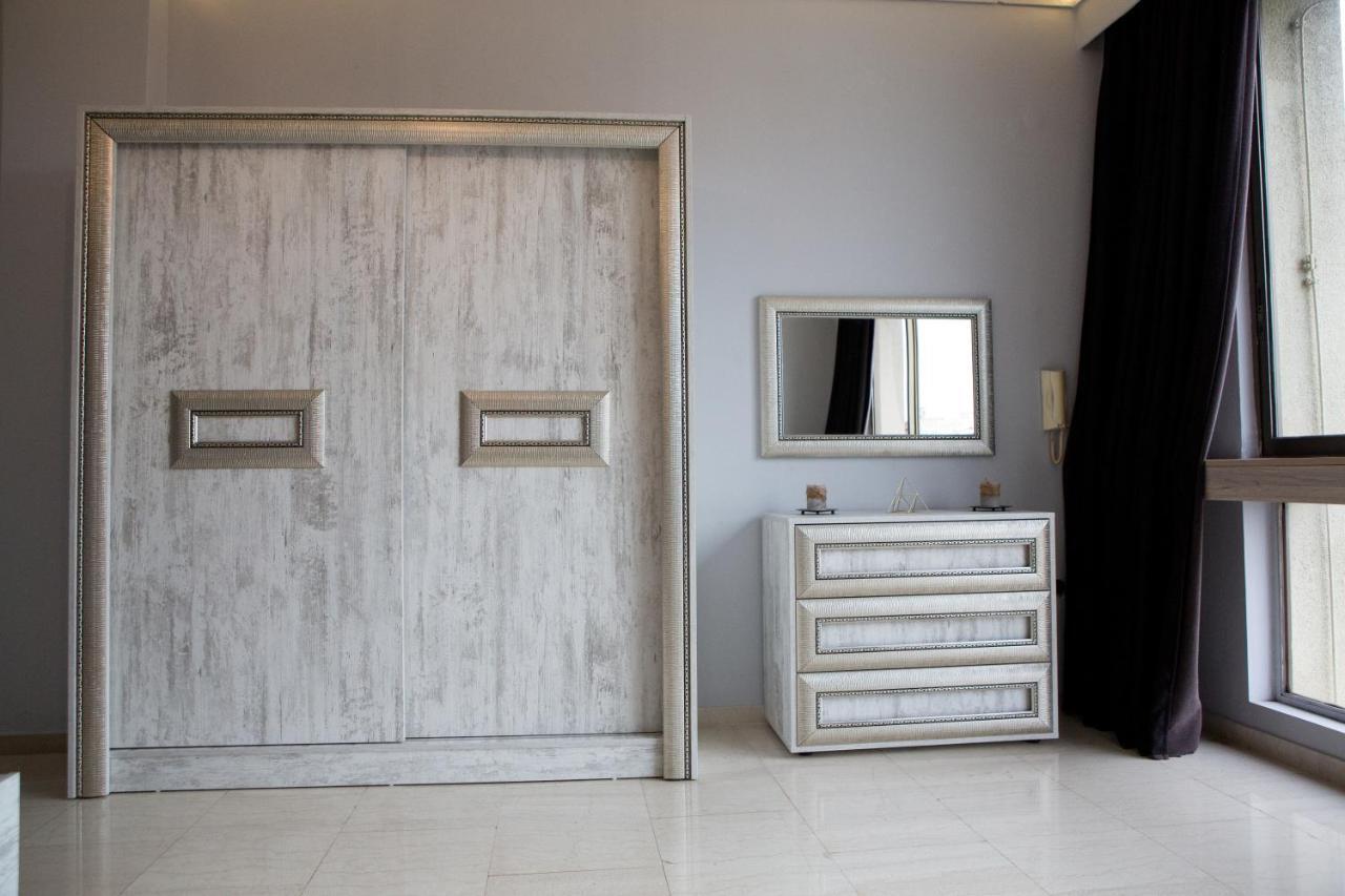 Iris Apartment *