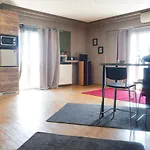 Westside City Apartment, 2 Bdrms, Vesta Philoxenia