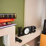 Westside City Apartment, 2 Bdrms, Vesta Philoxenia