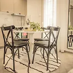 Apollo\'S Apartment On Radio City Midas Home