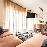Central Luxury Apartment