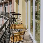 Roselyn 3-Bdrm Central Suite, Vesta Philoxenia