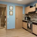 La Petit Maison