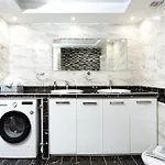 Crystal Haven Luxury Apartment By Binobi!