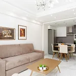 Crystal Haven Luxury Apartment By Binobi!