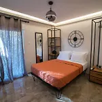 Lux Nomad Mgmt - Zen Super Central Studio