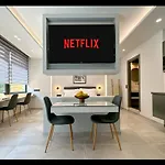 Luxury Downtown Apartment Α5