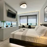 Luxury Downtown Apartment Α5