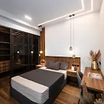 P Deluxe Suites 8