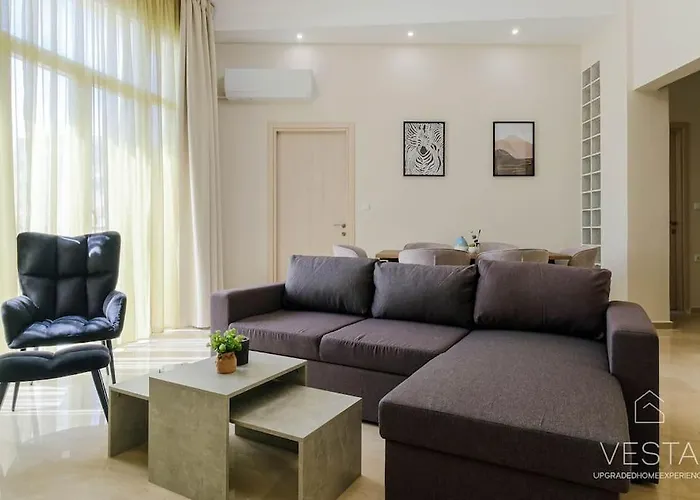 Roselyn 3-Bdrm Central Suite, Vesta Philoxenia
