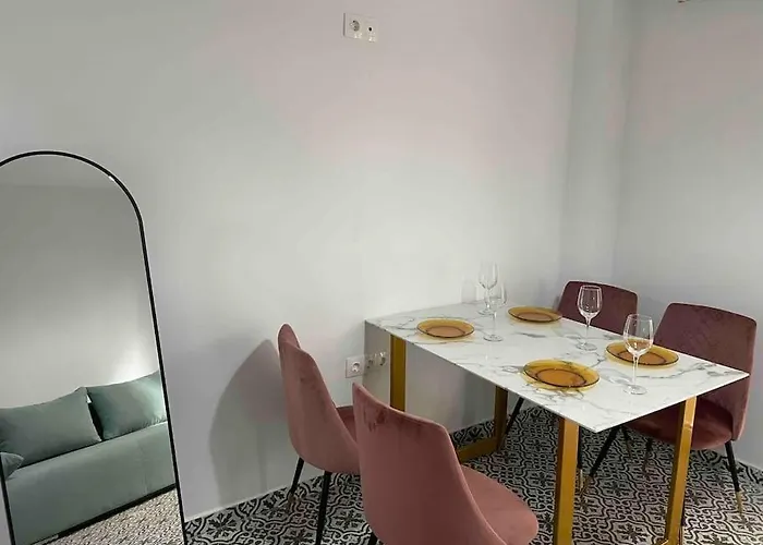 Family Apartment With Private Yard Next To Agios Dimitrios Church