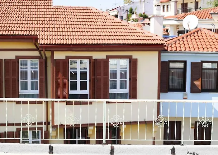Spacious Apartment In Old Town - Private Parking