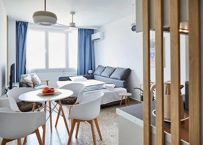 Crispi Luxury & Spacious Apt-Sour Sisters Apts