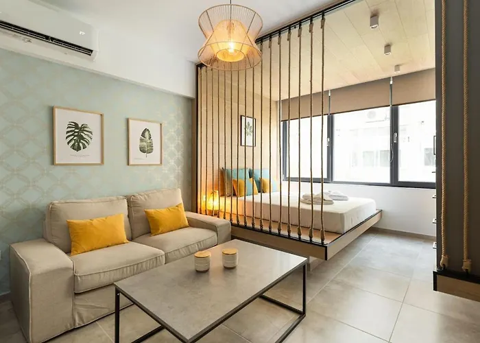 Innovative Snug Bohemian Studio In Ladadika