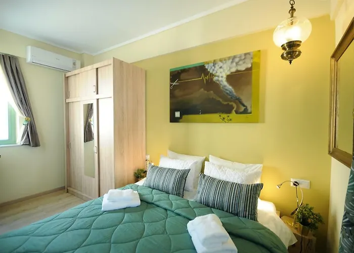 F & B Collection - Seaview Mini Penthouse