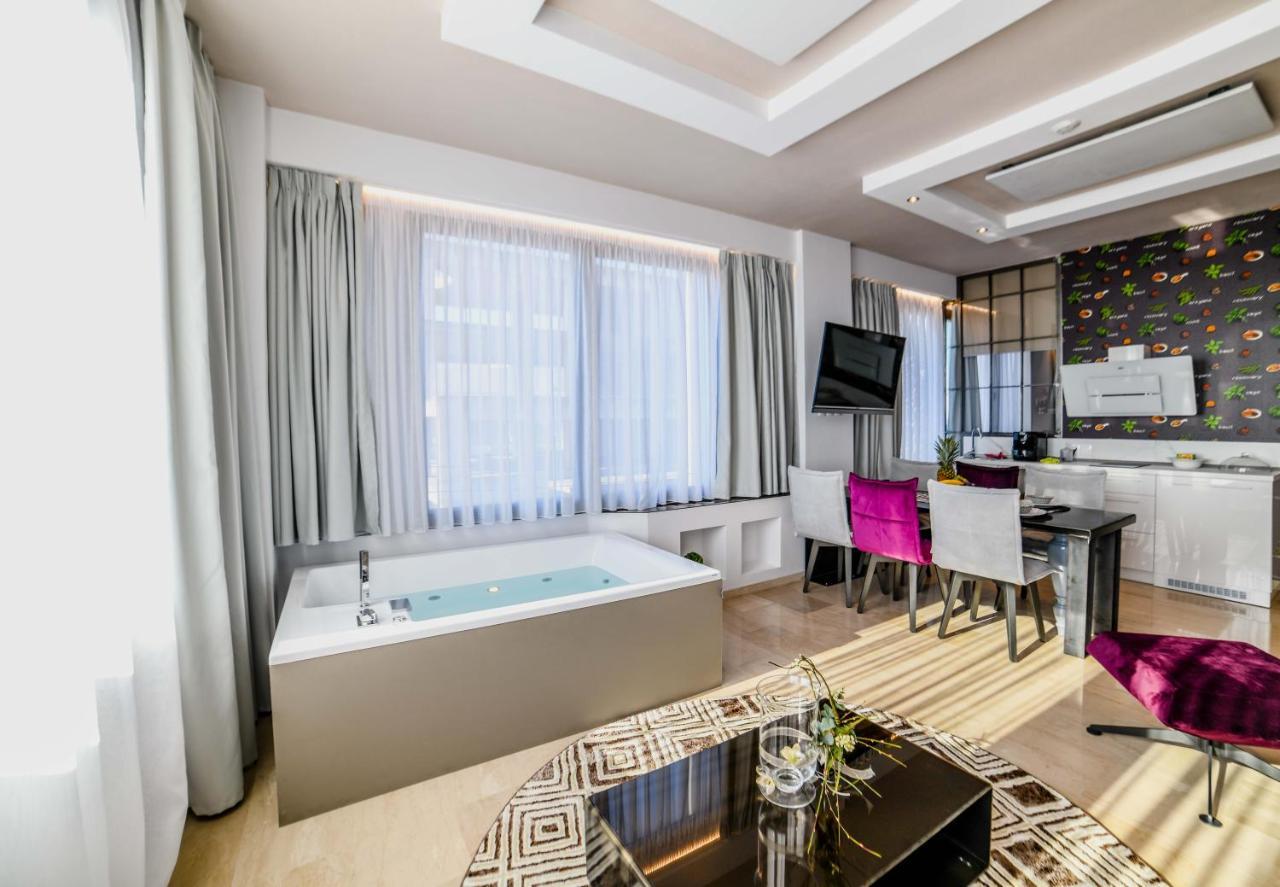 Riviera View Suites 1 *