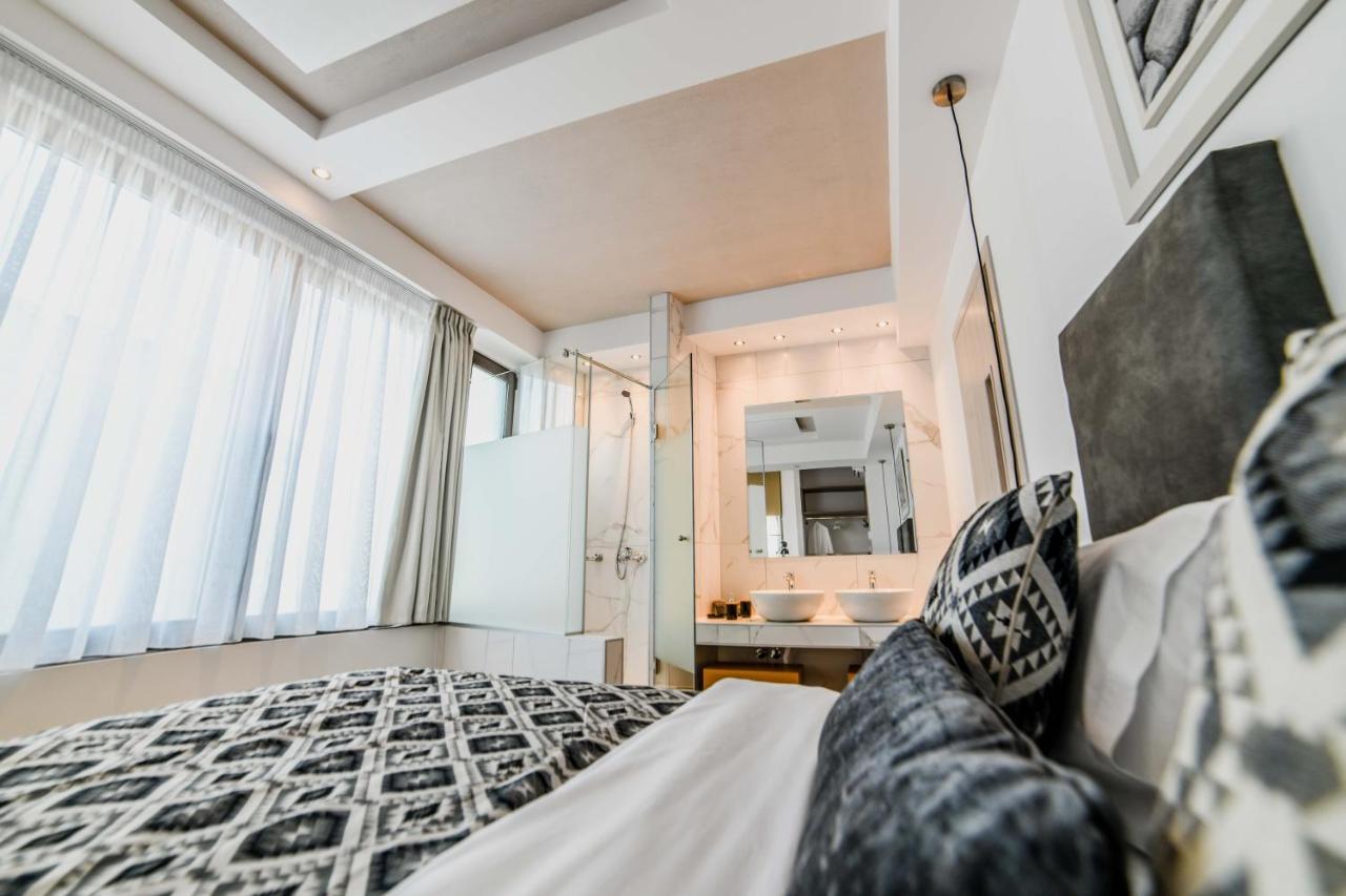 Riviera View Suites 1 *