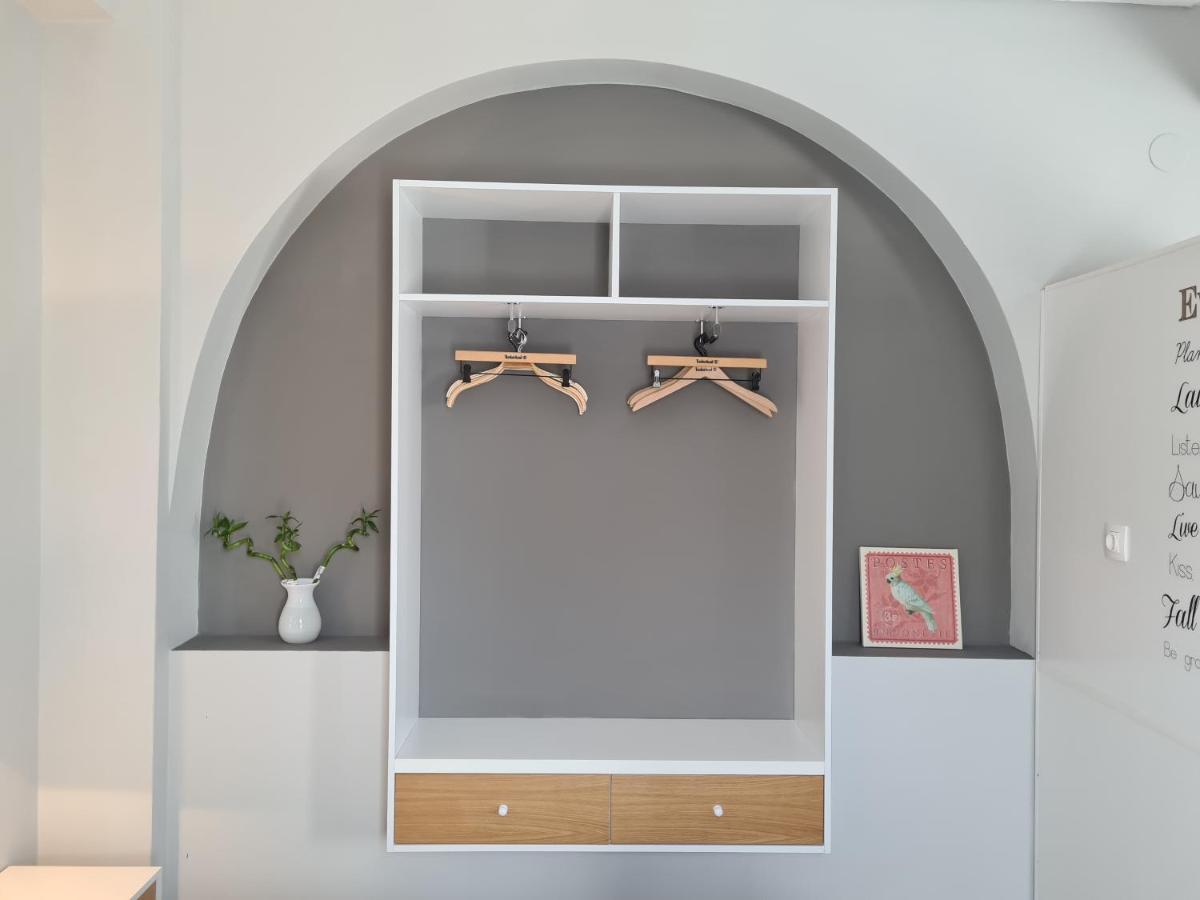 Apartment Red Tsimiski 60