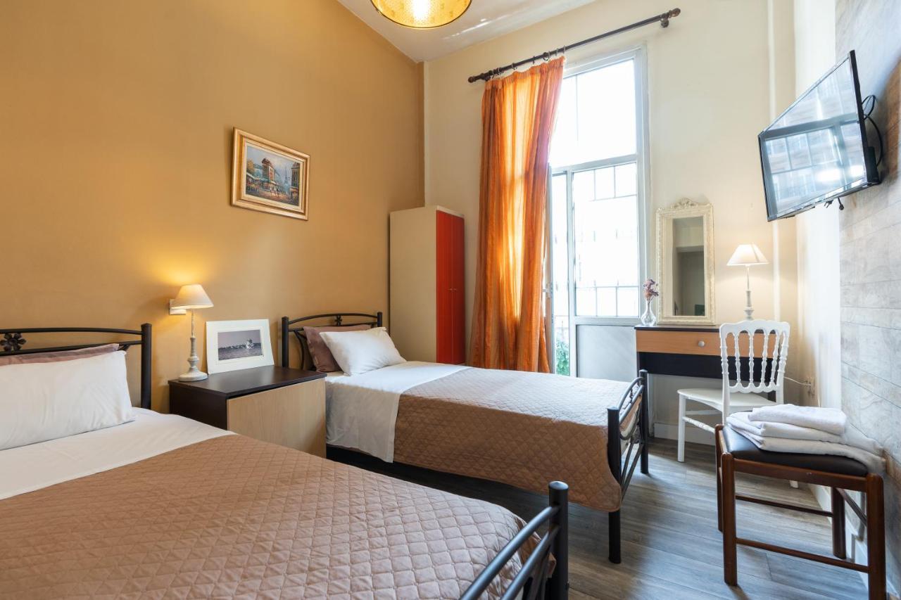 Alexandria Hotel *