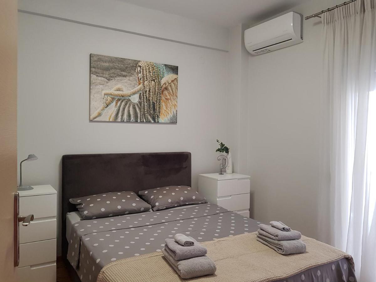City Center Vibes Seaside Apartment