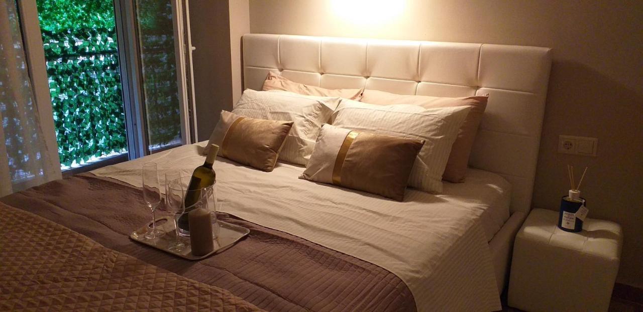 Apartment 77 νικη *