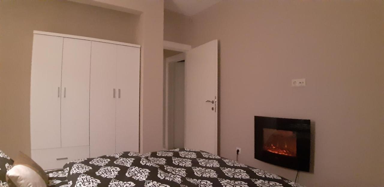 Apartment 77 νικη