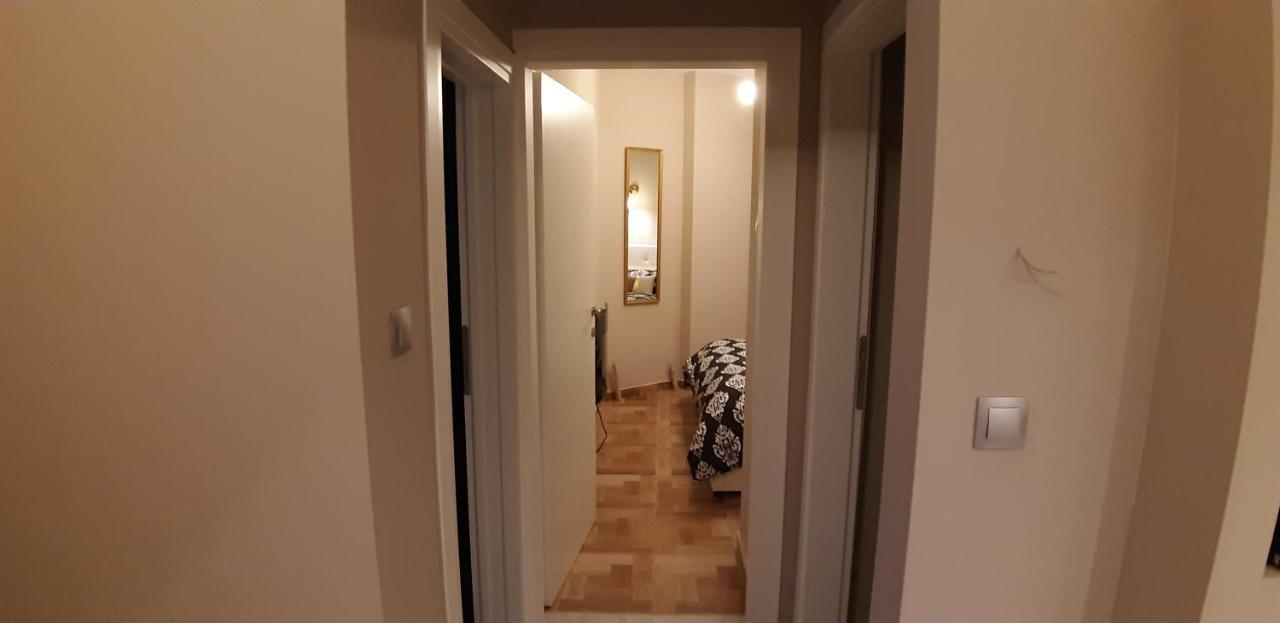 Apartment 77 νικη