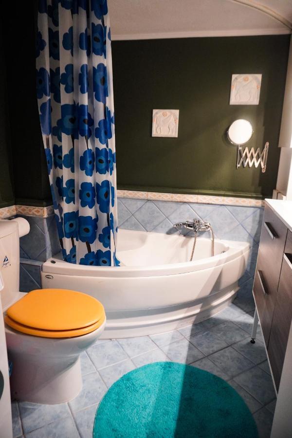 Westside Apartment, 2 Bdrms, Vesta Philoxenia Appartement *