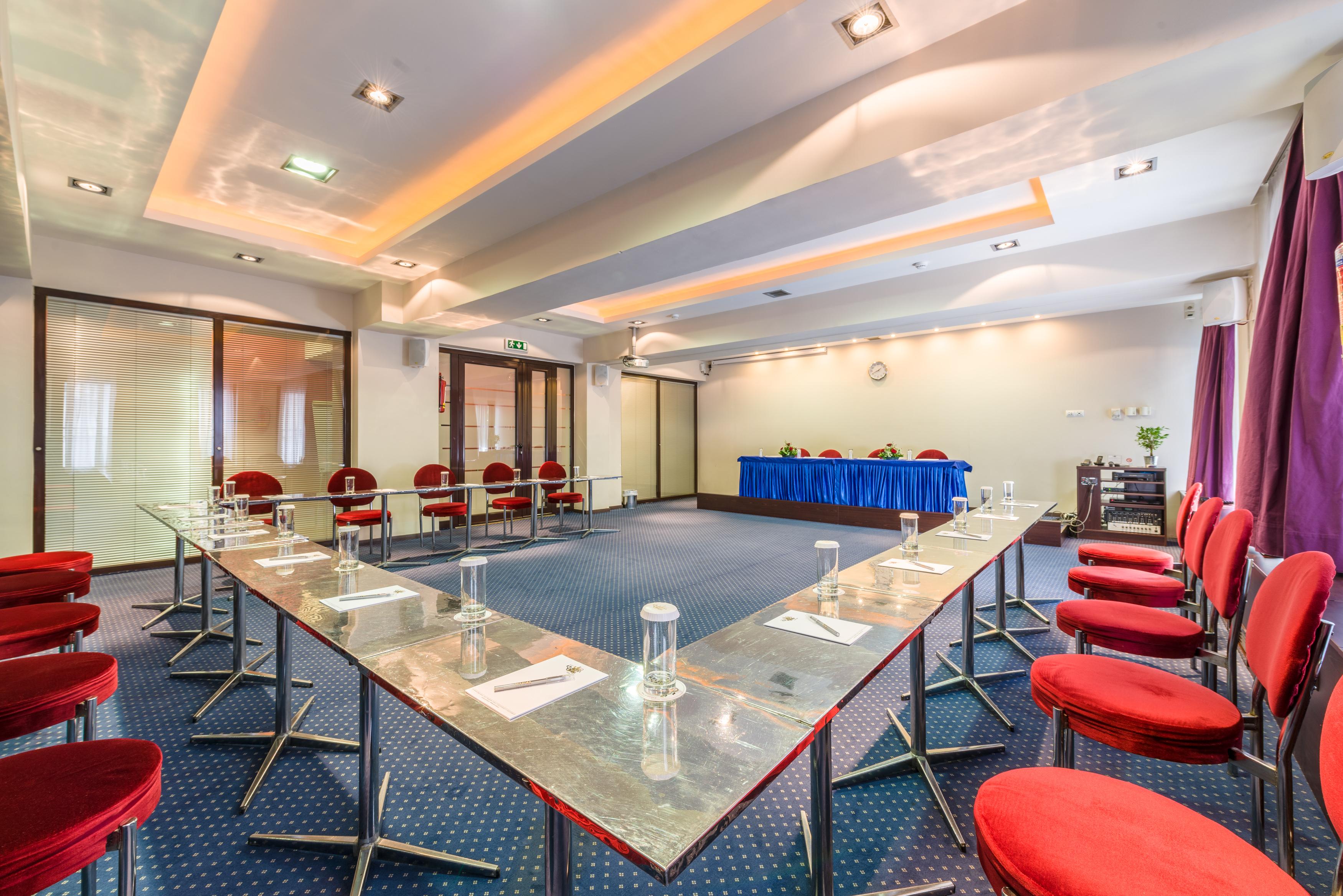 Queen Olga Hotel 3*