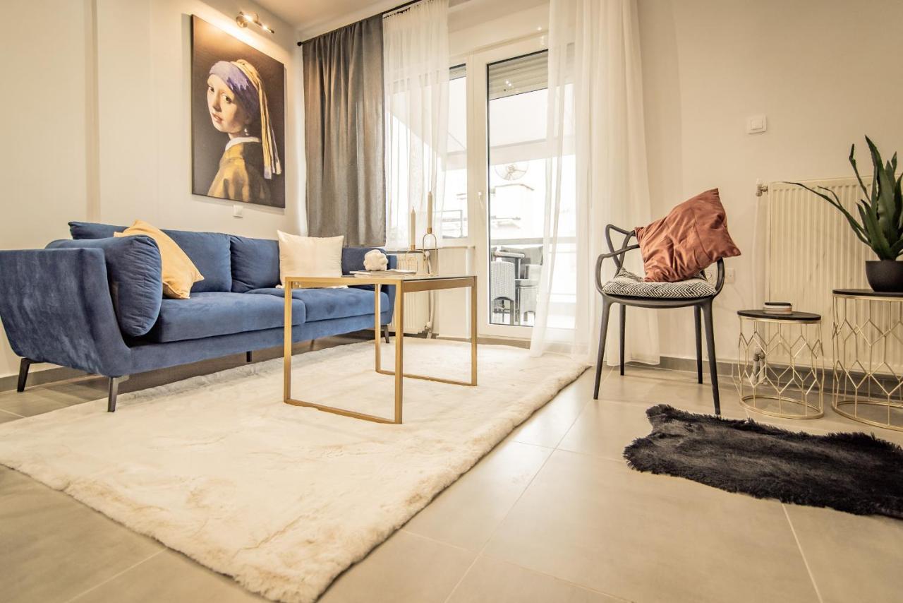Apollo's On Radio Midas Apartment Thessaloniki