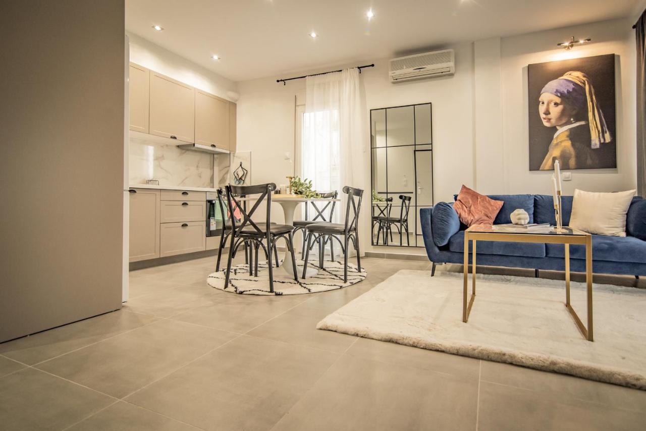 Apollo's On Radio Midas Apartment Thessaloniki