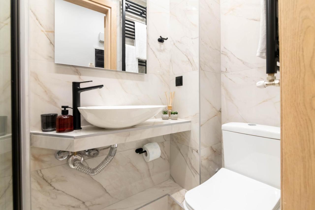 F & B Collection - 2 Bedroom Apartment
