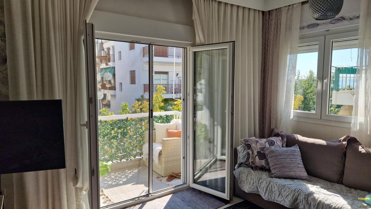 Sea View Across The Golden Bay Beach, Cosy Sunny, Spacious In Aretsou Kalamaria Apartment Thessaloniki