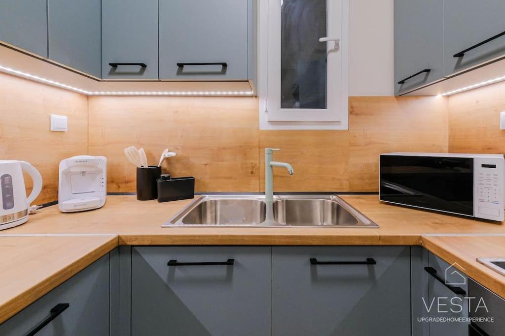 Roselyn 3-bdrm Central Suite, Vesta Philoxenia Apartment *