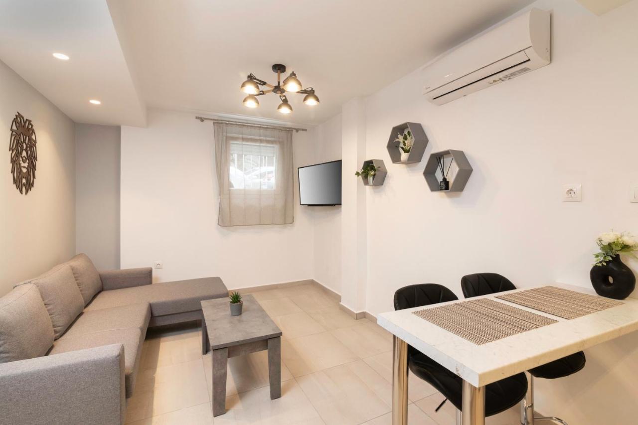 Little Miracle In Apartment *