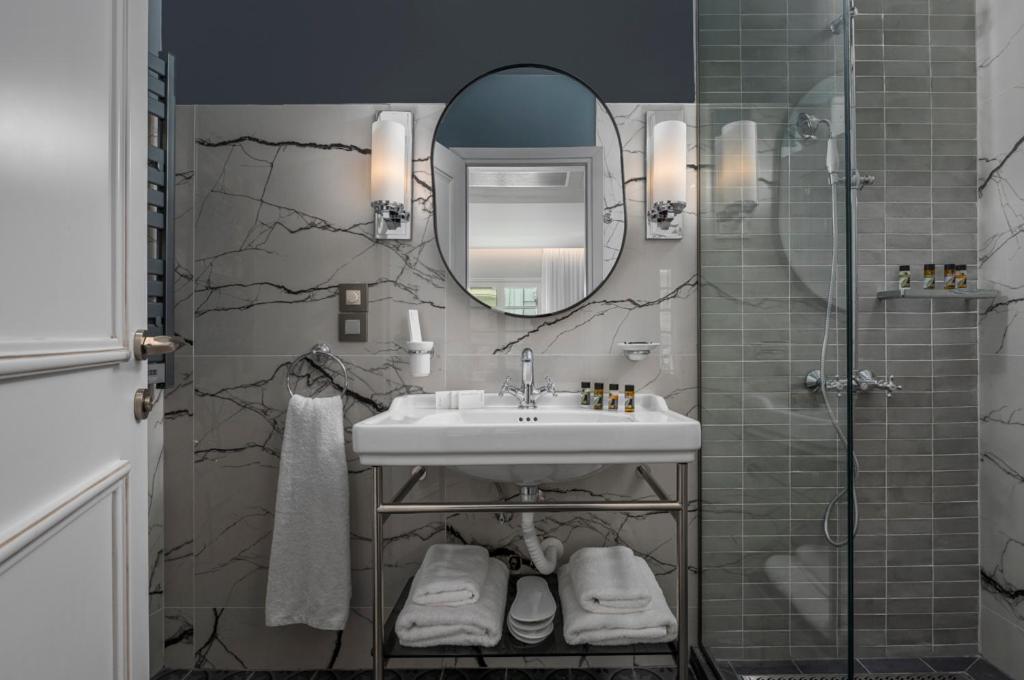 No 39 Svolou Apartment